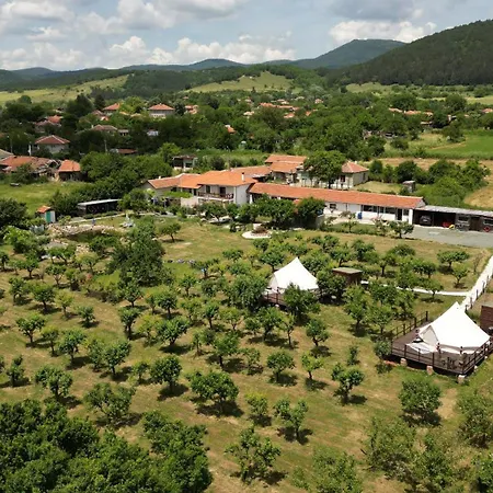 Calla Retreat Хижа *