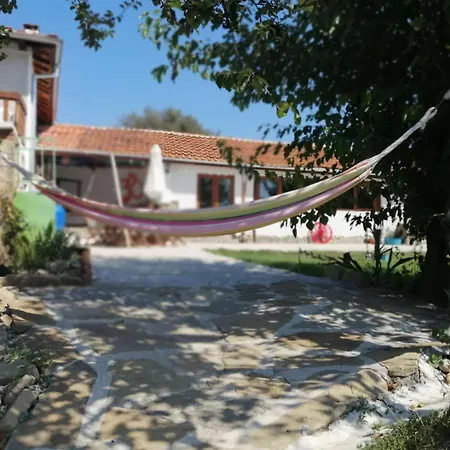 Calla Retreat Хижа *