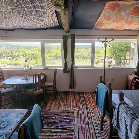 Calla Retreat Lodge *